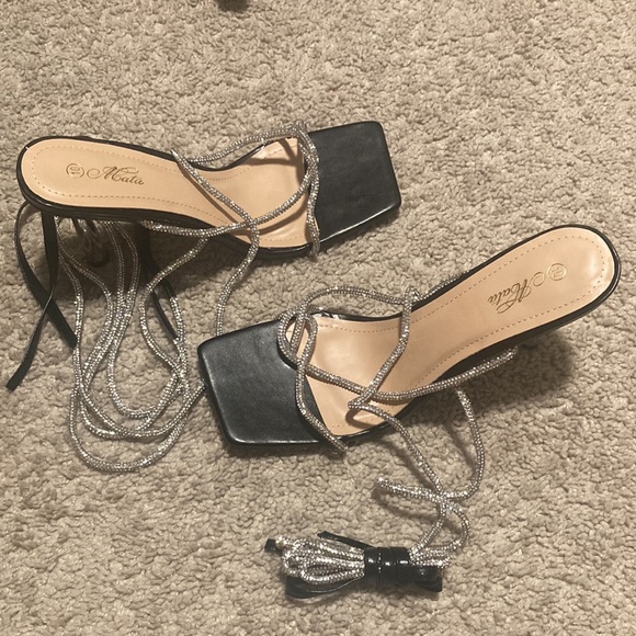 Never Been Worn! Sparkle, Sparkle Sexy Wrap up Leg Sandal! Size 10 - Picture 6 of 6